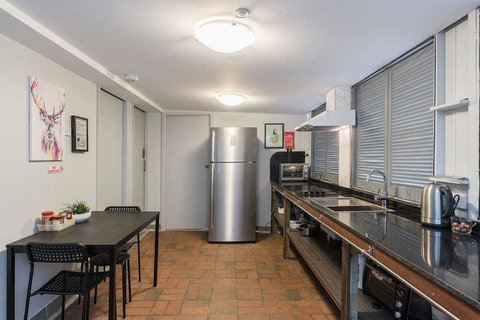 1 Double Quaint Grannyflat Private Room Near Public Transport - SHAREHOUSE - Tourism Caloundra 2