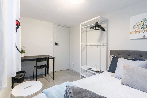1 Double Quaint Grannyflat Private Room Near Public Transport - SHAREHOUSE - Tourism Caloundra 1