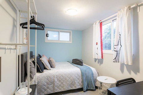 1 Double Quaint Grannyflat Private Room Near Public Transport - SHAREHOUSE - Tourism Caloundra 0