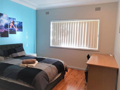 1 Double Quaint Private Room Near Public Bus Transport - SHAREHOUSE - Tourism Caloundra 0