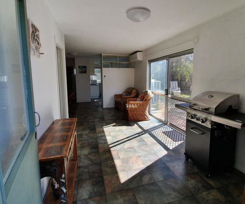 1 Spectrum Street, Rainbow Beach- Close To Shops And Main Beach - Tourism Caloundra 1