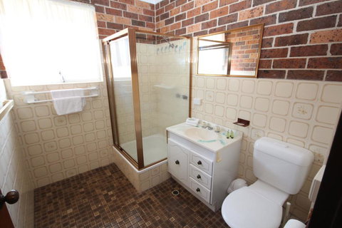 1/2 Brunswick Avenue - Tourism Caloundra 3