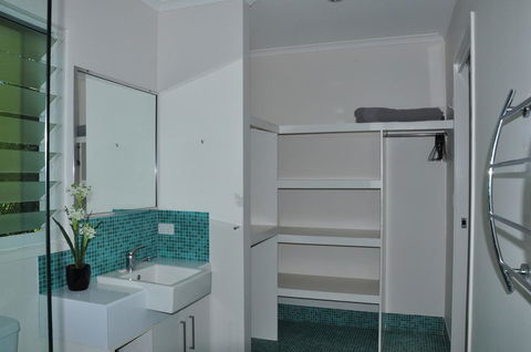 10 Double Island Drive - Modern Family Home, Centrally Located, Swimming Pool & Outdoor Area - Tourism Caloundra 2