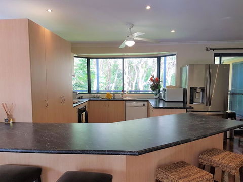 10 Naiad Court -Beach Retreat In The Bush - Tourism Caloundra 2