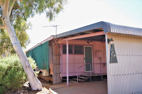10 Tautog Street House And Unit - Separate Self-contained Unit - Tourism Caloundra 1