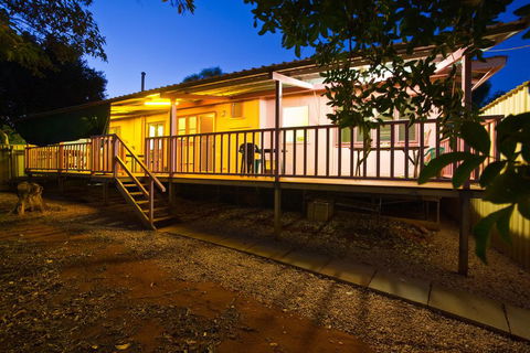 10 Tautog Street House And Unit - Separate Self-contained Unit - Tourism Caloundra 0