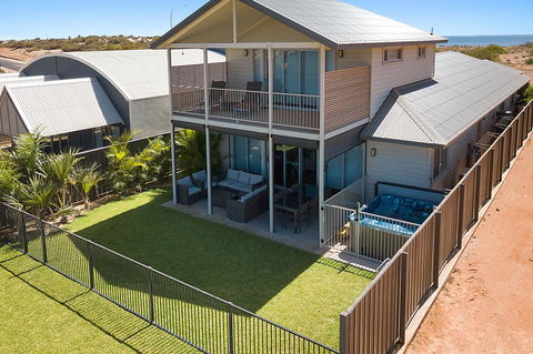 108 Madaffari Drive - Caretta - Luxurious Marina Home With A Spa And Free WiFi - Tourism Caloundra 1