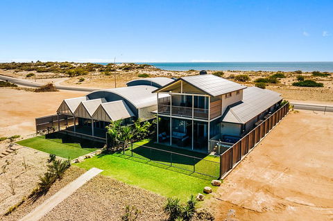 108 Madaffari Drive - Caretta - Luxurious Marina Home With A Spa And Free WiFi - Tourism Caloundra 0