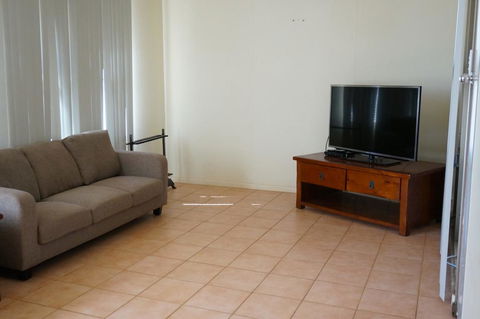 11A King Place - Large Deck And BBQ Area - Tourism Caloundra 1