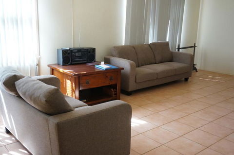 11A King Place - Large Deck And BBQ Area - Tourism Caloundra 2