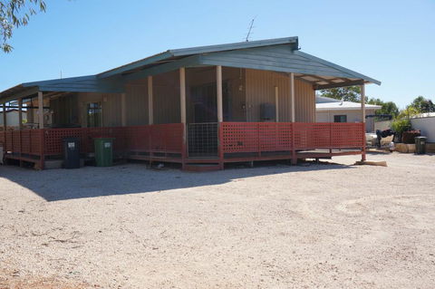 11A King Place - Large Deck And BBQ Area - Tourism Caloundra 0