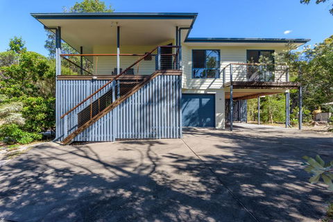 12 Ibis Court - Highset Beach House With Natural Bushland Gardens And Covered Decks - Tourism Caloundra 0