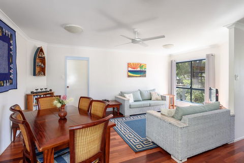 12 Ibis Court - Highset Beach House With Natural Bushland Gardens And Covered Decks - Tourism Caloundra 3