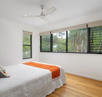 12 Naiad Court- Pool sleeps 8 close to beach - Tourism Caloundra