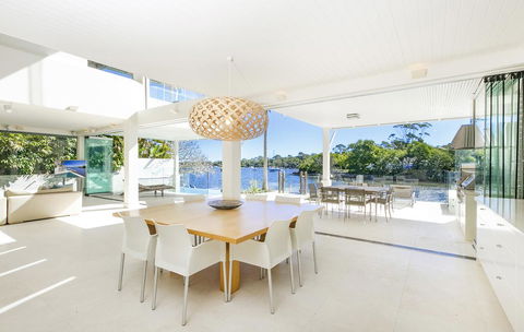 12 Noosa Parade - Tourism Caloundra 0