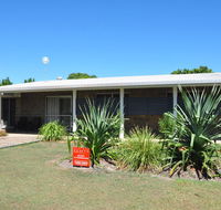 12 Zircon Street - Renovated beach shack with the perfect blend of comfort and coastal cool - Tourism Caloundra