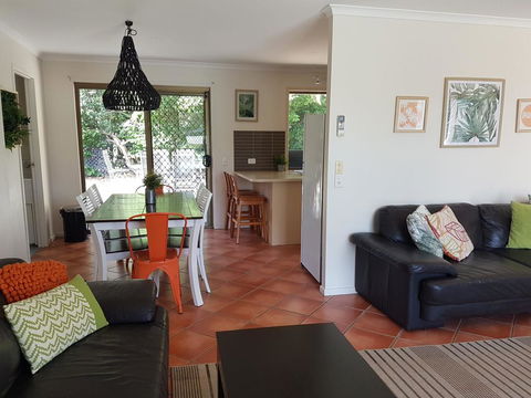 13 Coora Court - Sleeps 6, Pool, Air Con, Pets - Tourism Caloundra 1