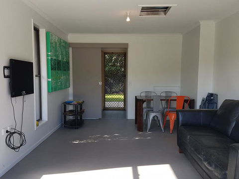 13 Coora Court - Sleeps 6, Pool, Air Con, Pets - Tourism Caloundra 2
