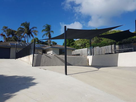 13 Coora Court - Sleeps 6, Pool, Air Con, Pets - Tourism Caloundra 3