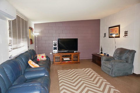 13 Grenadier Street - Shady Haven With A Large Outdoor Entertaining Area - Tourism Caloundra 3