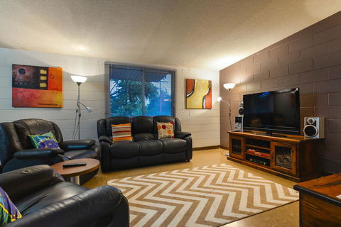 13 Grenadier Street - Shady Haven With A Large Outdoor Entertaining Area - Tourism Caloundra 2
