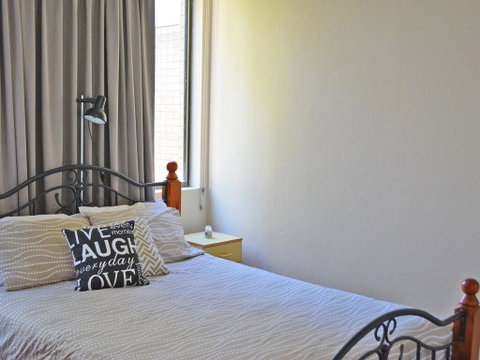 15 'Harbourside' 3-7 Soldiers Point Road - Right On The Waterfront - Tourism Caloundra 2