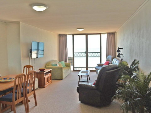 15 'Harbourside' 3-7 Soldiers Point Road - Right On The Waterfront - Tourism Caloundra 1
