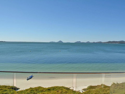 15 'Harbourside' 3-7 Soldiers Point Road - Right On The Waterfront - Tourism Caloundra 0