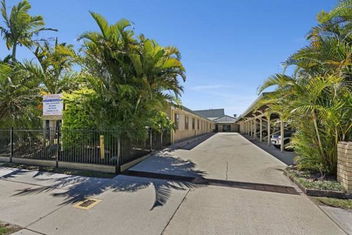 17 North Street Budget Accommodation with Tourism Caloundra