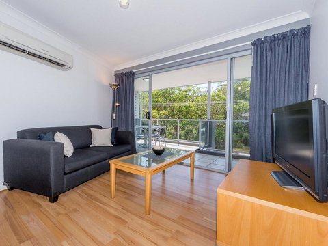 18 'Shoal Bay Beach Apartments' - Fantastic Air Conditioned Unit With A Pool & Lift - Tourism Caloundra 3