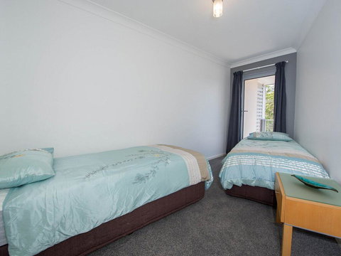 18 'Shoal Bay Beach Apartments' - Fantastic Air Conditioned Unit With A Pool & Lift - Tourism Caloundra 1