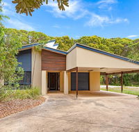 18 Naiad Court - Rainbow Shores Modern Beach House Walk to Beach - Tourism Caloundra