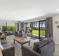 19 'Bay Parklands' 2 Gowrie Avenue - ground floor renovated unit with water views  WIFI