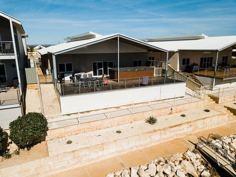 19 Corella Court - Spacious Deck With Swim Spa - Tourism Caloundra 0