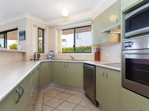 2 'Peninsula Waters' - Three Bedroom Unit With Spacious Private Courtyard & WIFI - Tourism Caloundra 0