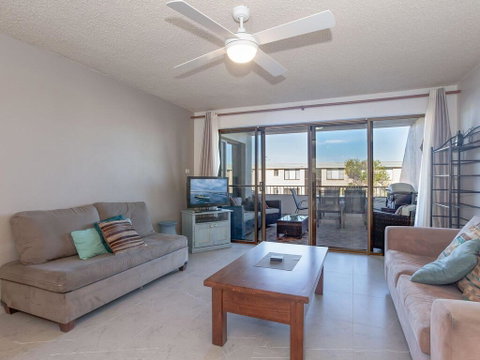2 'The Dunes', 38 Marine Drive - Pool, Tennis Court And So Close To The Beach - Tourism Caloundra 2