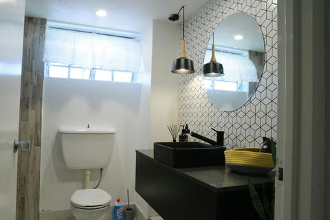 2 Bedroom Close To CBD - Tourism Caloundra 2