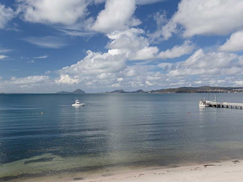 2/137 Soldiers Point Road - Luxury Unit On The Waterfront With Aircon And Free Unlimited Wi Fi - Tourism Caloundra 2