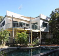 20 Orania Court - Two storey family home with swimming pool patio  large deck. Pet friendly - Tourism Caloundra