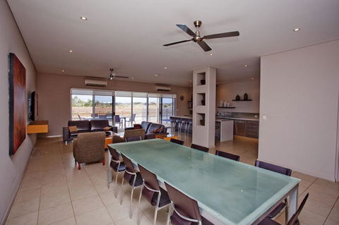 21 Corella Court - PRIVATE JETTY & POOL - Tourism Caloundra 2