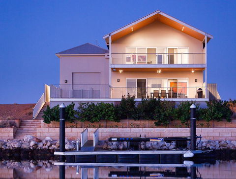 21 Corella Court - PRIVATE JETTY & POOL - Tourism Caloundra 0