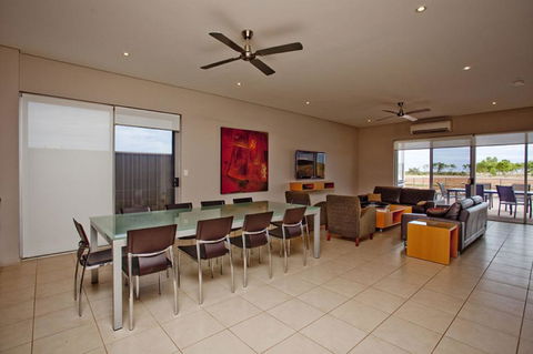 21 Corella Court - PRIVATE JETTY & POOL - Tourism Caloundra 3