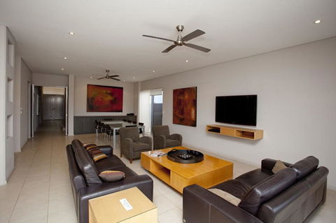 21 Corella Court - PRIVATE JETTY & POOL - Tourism Caloundra 1