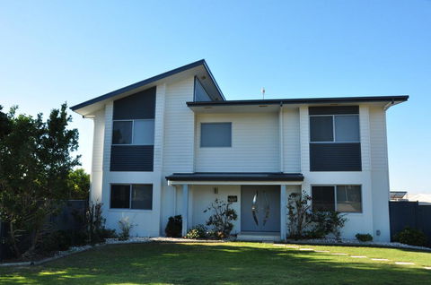 21 Tingira Close - Family Home In A Quiet Street Enjoying Ocean Views - Tourism Caloundra 0