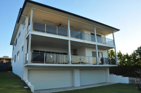 21 Tingira Close - Family Home In A Quiet Street Enjoying Ocean Views - Tourism Caloundra 1