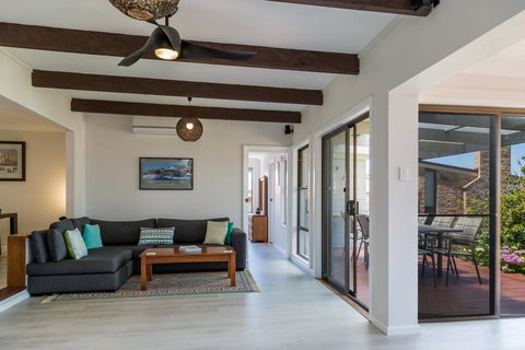 235 Mitchell Parade, Mollymook - Tourism Caloundra 1