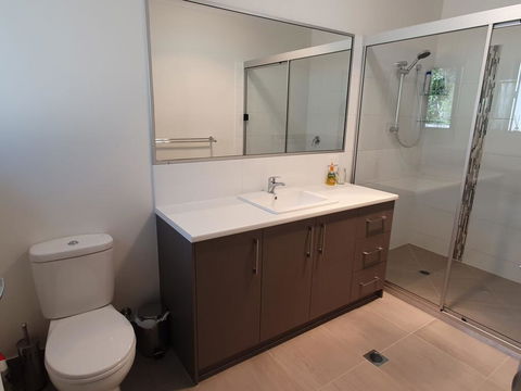26 Satinwood Drive- Low Set Modern, Sleeps 8 - Tourism Caloundra 0