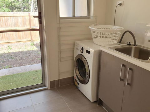26 Satinwood Drive- Low Set Modern, Sleeps 8 - Tourism Caloundra 1