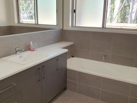 26 Satinwood Drive- Low Set Modern, Sleeps 8 - Tourism Caloundra 2
