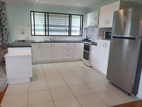27 Bomburra Court - Rainbow Beach, Spacious, Comfortable, Large Deck, Private - Tourism Caloundra 3